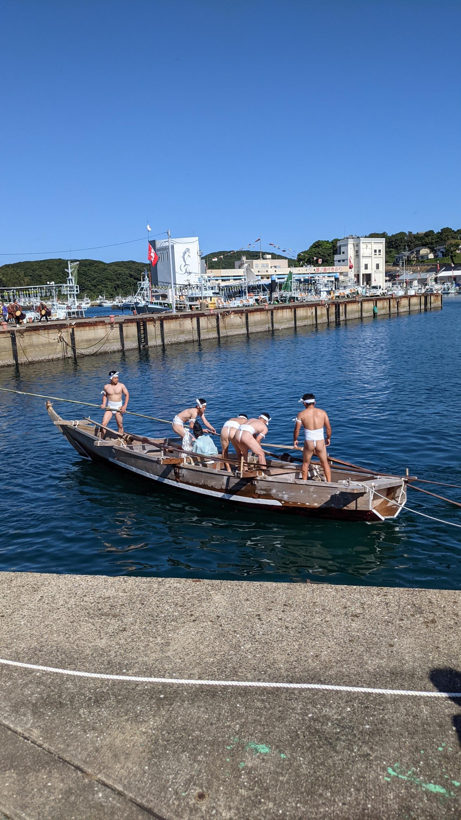 迫力満点の赤白対応ふなぐろ！漁師町・勝本浦一帯の盛大な祭り-1