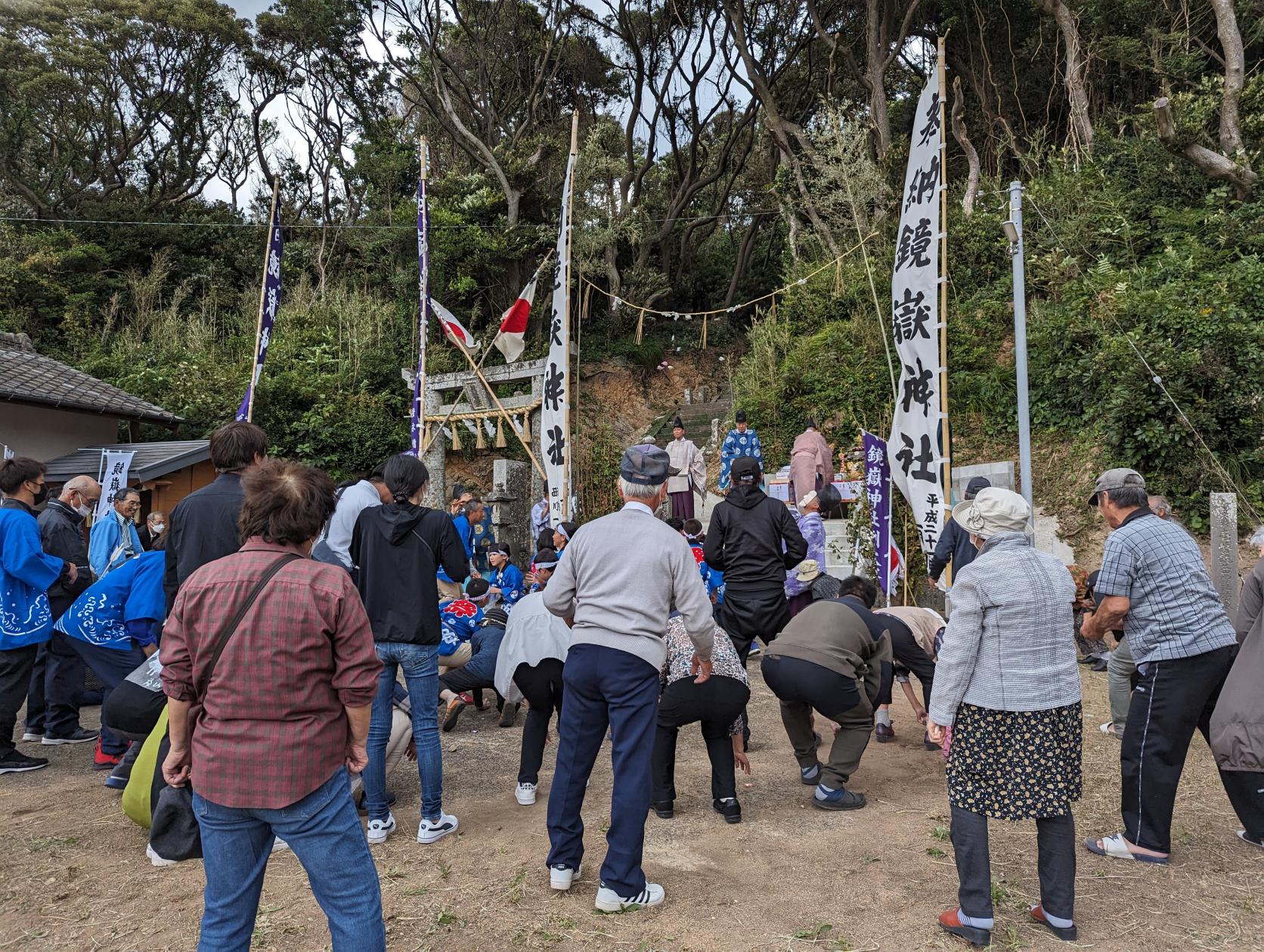 「餅まき」の時間！お餅や飴のありがたい争奪戦-0