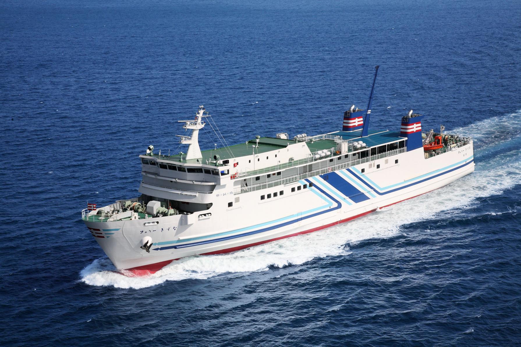 博多ふ頭から壱岐島へは、２つの船が２つの港へ。-2